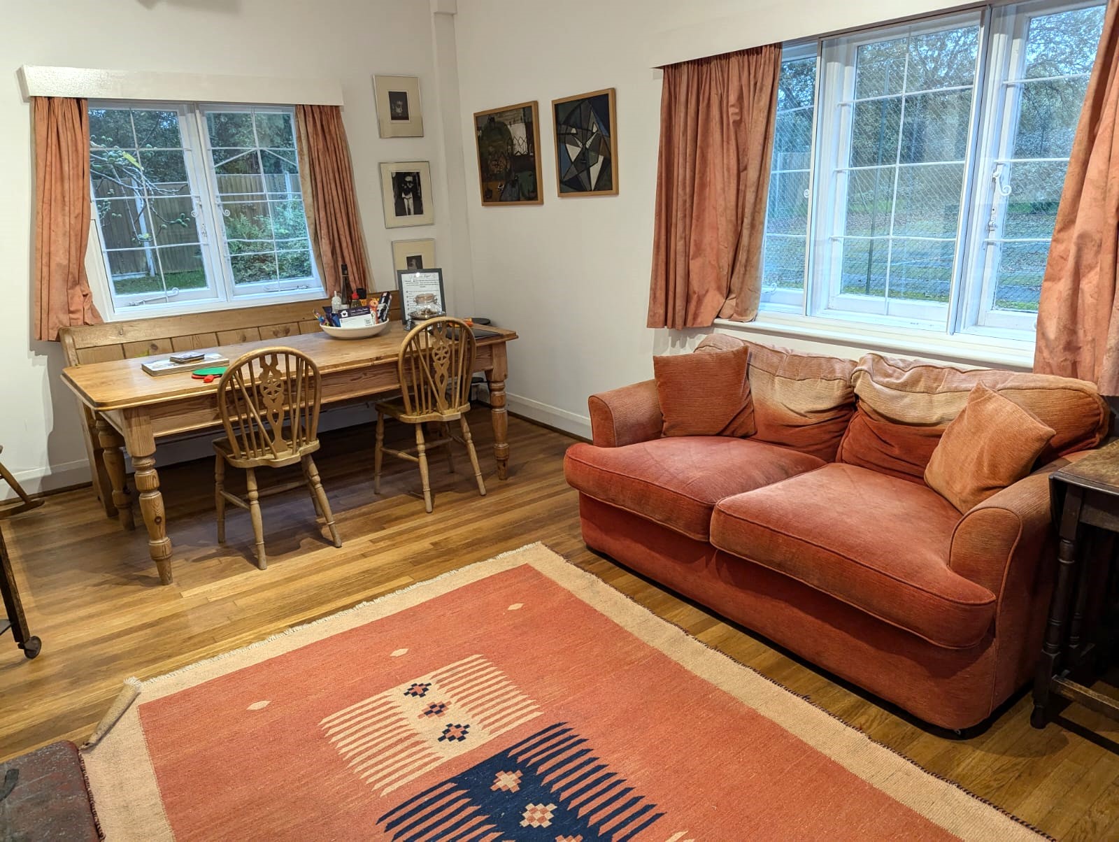 Cosy Living Room and Dining Area Cosy Living Room and Dining Area