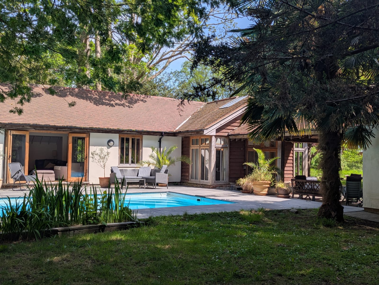 Gardens & Pool Gardens & Pool